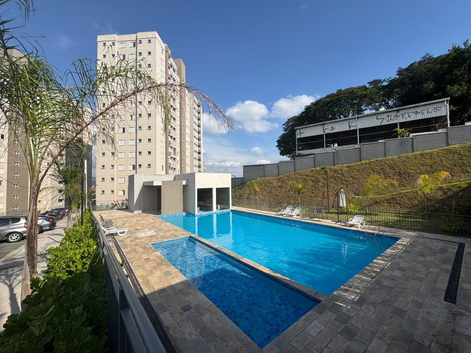 APARTAMENTO À VENDA